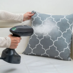 Oster Vaporizador de Prendas Portátil 1200W Vapor Continuo Eliminación de Arrugas Calentamiento Rápido Diseño Compacto Blanco
