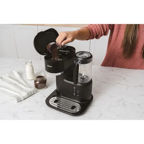 Cafetera Frappé Oster BVSTDC03B-053, Licuadora integrada, Medición precisa, Negro