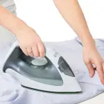 Oster GCSTBS3802 1200W Plancha de Vapor Ligera Suela Antiadherente Golpe de Vapor Sistema Antigoteo Blanco